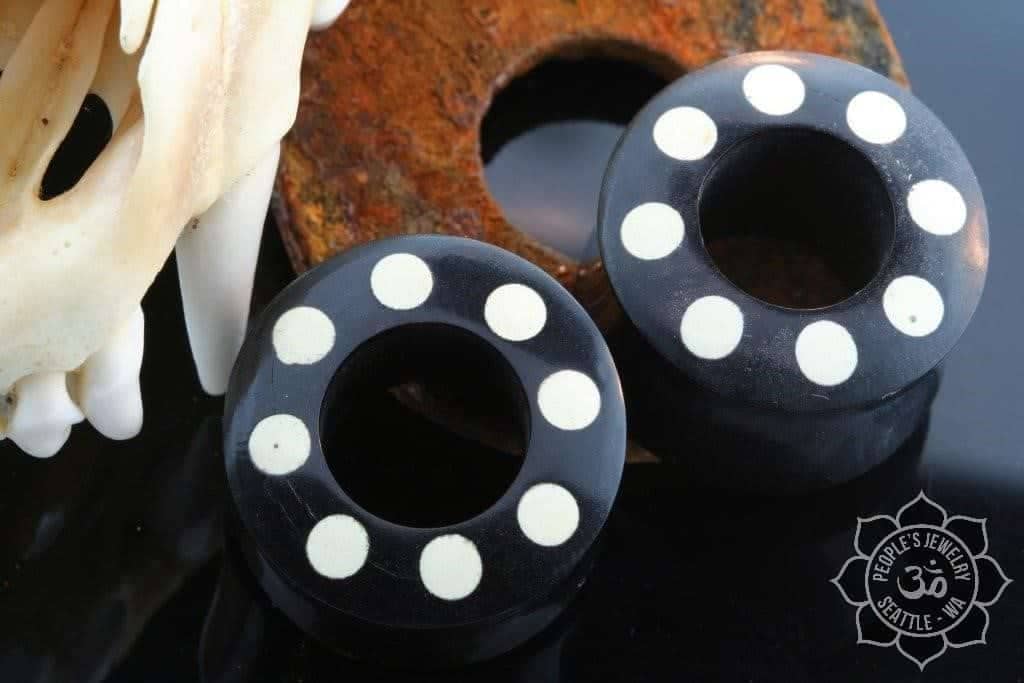 Horn Eyelets with Bone Circles