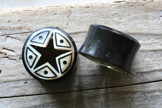 Horn Eyelets with Mother of Pearl Star Cut Out Inlays